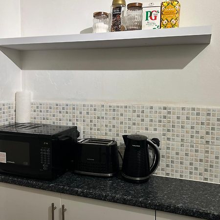 One Bedroom Flat In Chiswick W4 London Kültér fotó