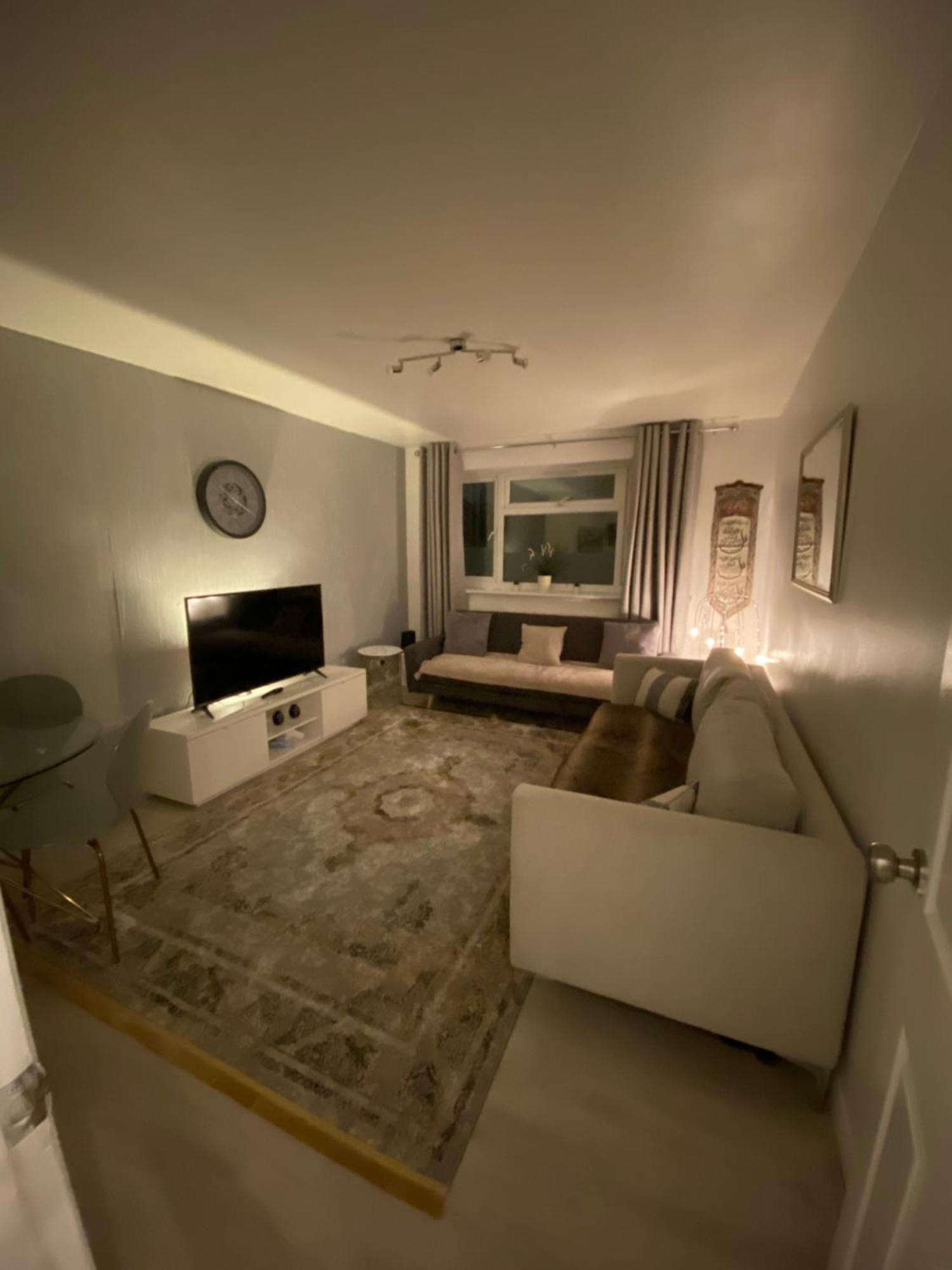 One Bedroom Flat In Chiswick W4 London Kültér fotó