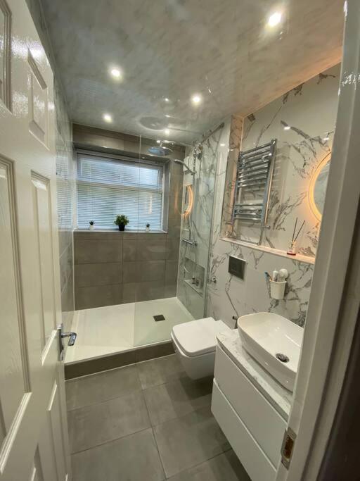 One Bedroom Flat In Chiswick W4 London Kültér fotó